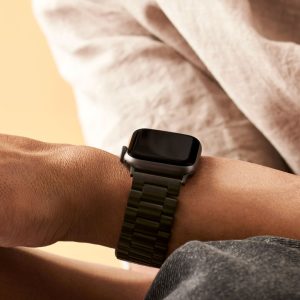 Classic Stainless Steel Apple Watch Band – Space Black